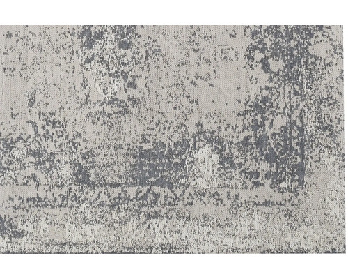 Koberec s abstraktním vzorem