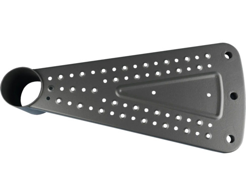 Ocelový schod s otvory pro točité schodiště.