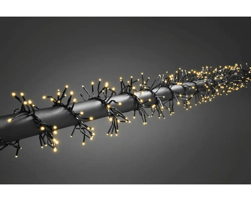 LED světelný řetěz připevněný na tyči