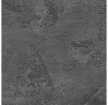 Detail šedého betonového povrchu s nepravidelnou texturou