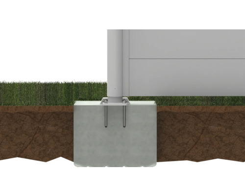 Betonový základ v zemi s trávou