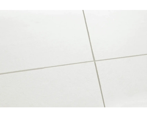 Bílé dlaždice s šedými spárami