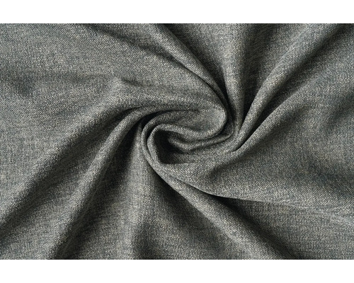 Detailní záběr na stočenou šedou potahovou látku