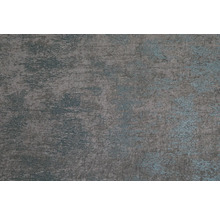 Koberec s abstraktním vzorem