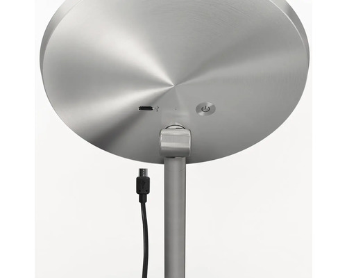 Pohled zezadu na lampu s USB portem a vypínačem