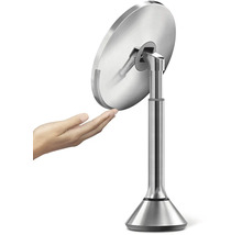 Volně stojící kosmetické zrcadlo z kovu s rukou na obrázku