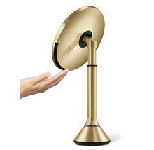 Volně stojící kosmetické zrcadlo s kulatou zrcadlovou hlavou a podstavcem.