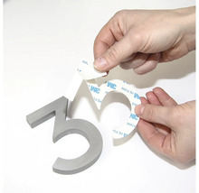 Kovová čísla domů s montážní lepicí páskou