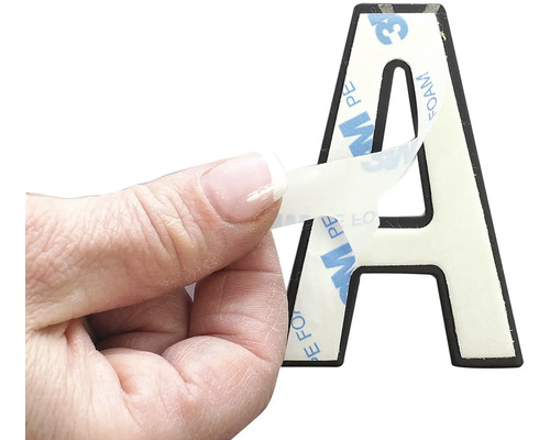 Písmeno A s lepicím proužkem odstraňovaným rukou