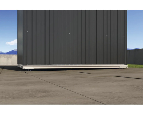 Detailní pohled na zahradní domek s kovovými prvky