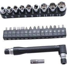 Sada nástrčných klíčů s různými nástavci a šroubovákem