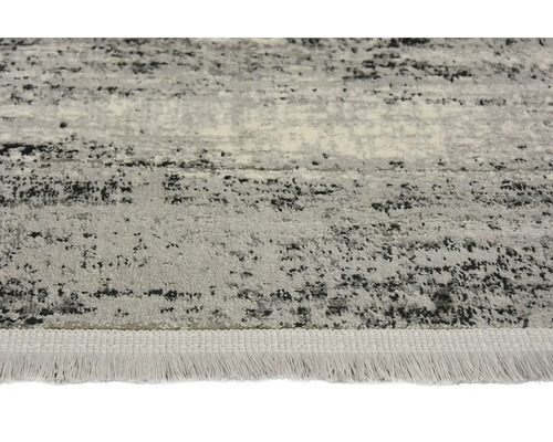 Detail vzorovaného koberce s třásněmi