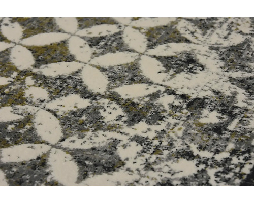 Koberec s květinovým vzorem