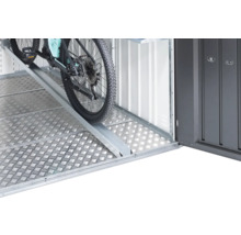 Jízdní kolo v cyklistickém boxu na rampě