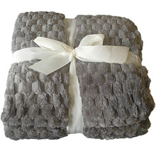 Šedá plyšová deka s mašlí