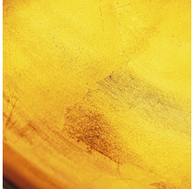 Detail pozlaceného povrchu s texturou