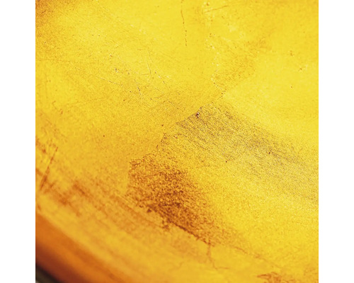 Detail pozlaceného povrchu s texturou