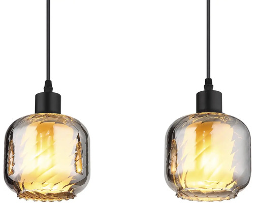 Dvě závěsná svítidla se skleněným stínidlem a černým závěsem.