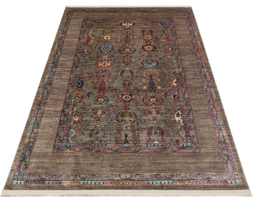 Dekorativní koberec s orientálním vzorem a třásněmi