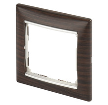 Rámeček pro vypínače a zásuvky s dřevěným designem