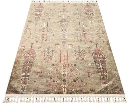 Koberec se stromovým vzorem a třásněmi