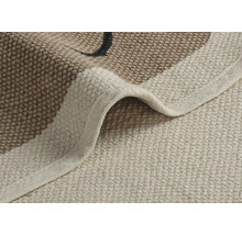 Detail tkaného koberce se třásněmi