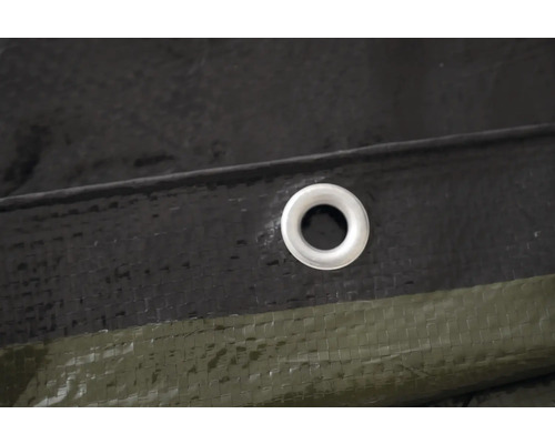 Detail plachty s okem
