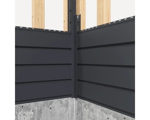 Obkladové prvky namontované na rohu budovy