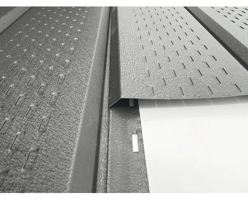 Detail perforovaných plechů pro střechy a fasády