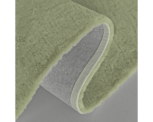 Huňatý koberec s textilním podkladem