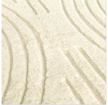 Detail měkkého koberce s pruhovaným vzorem