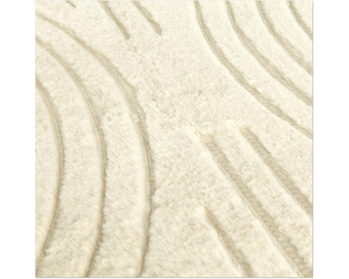 Detail měkkého koberce s pruhovaným vzorem