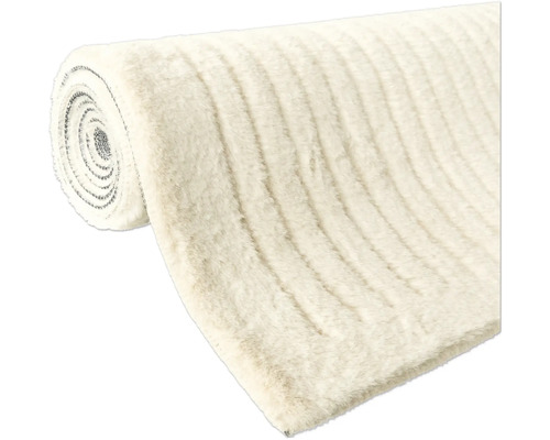 Srolovaný koberec s proužkovaným vzorem