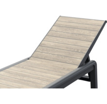 Zahradní lehátko se vzhledem dřeva