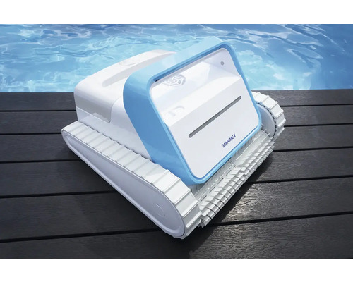 Robotický čistič bazénů Marimex na dřevěné terase