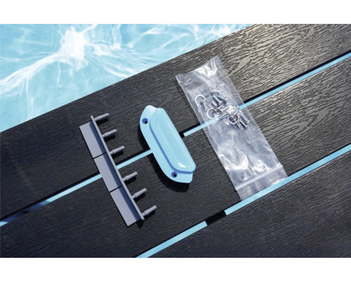 Upevňovací materiál krytu bazénu na dřevěné terase