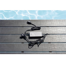 Transformátor s kabelem a zástrčkou pro venkovní použití