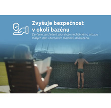 Scéna se zakrytým bazénem pro zvýšení bezpečnosti dětí a domácích mazlíčků