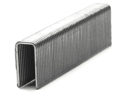 Kovové kancelářské sponky detail