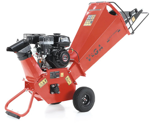 Štěpkovač s spalovacím motorem na zahradní odpad