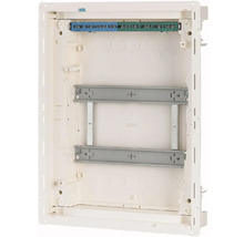 Prázdná zapuštěná rozvodnice s montážními lištami a svorkami