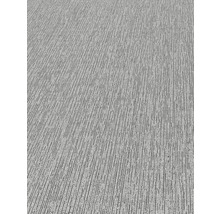 Detail šedého koberce s proužkovaným vzorem