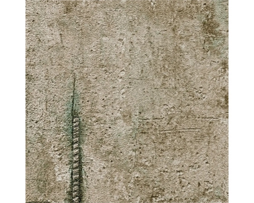 Detail betonové zdi s hrubým povrchem a svislou spárou.