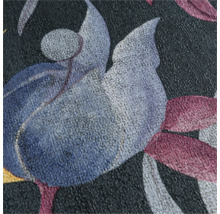 Detail tapety s květinovým vzorem