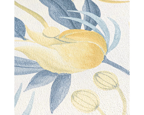 Detail strukturované tapety s květinovým vzorem