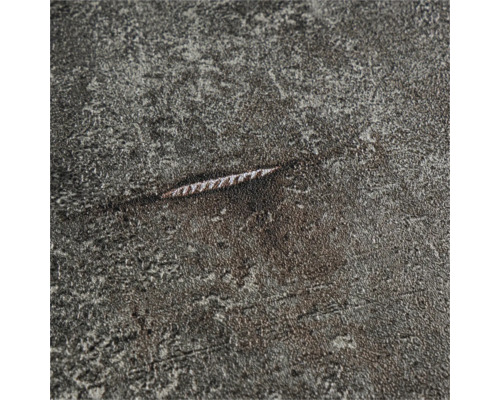 Detail poškrábaného povrchu