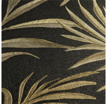 Detailní pohled na černou tapetu s motivem listů