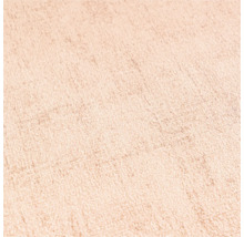 Detailní záběr tapety s jemnou strukturou