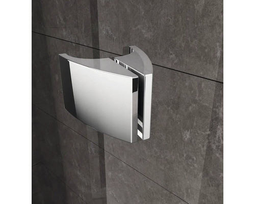 Detailní pohled na kování sprchového koutu.