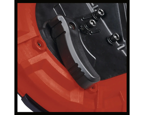 Detailní záběr zařízení s pákou a šrouby